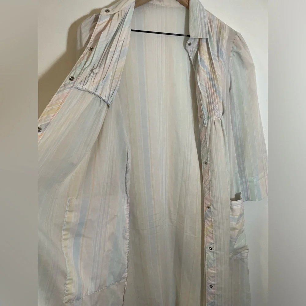 Retro Pastel GrannyCore House Coat Gown, Vintage Pleated Detail, Snap Buttons